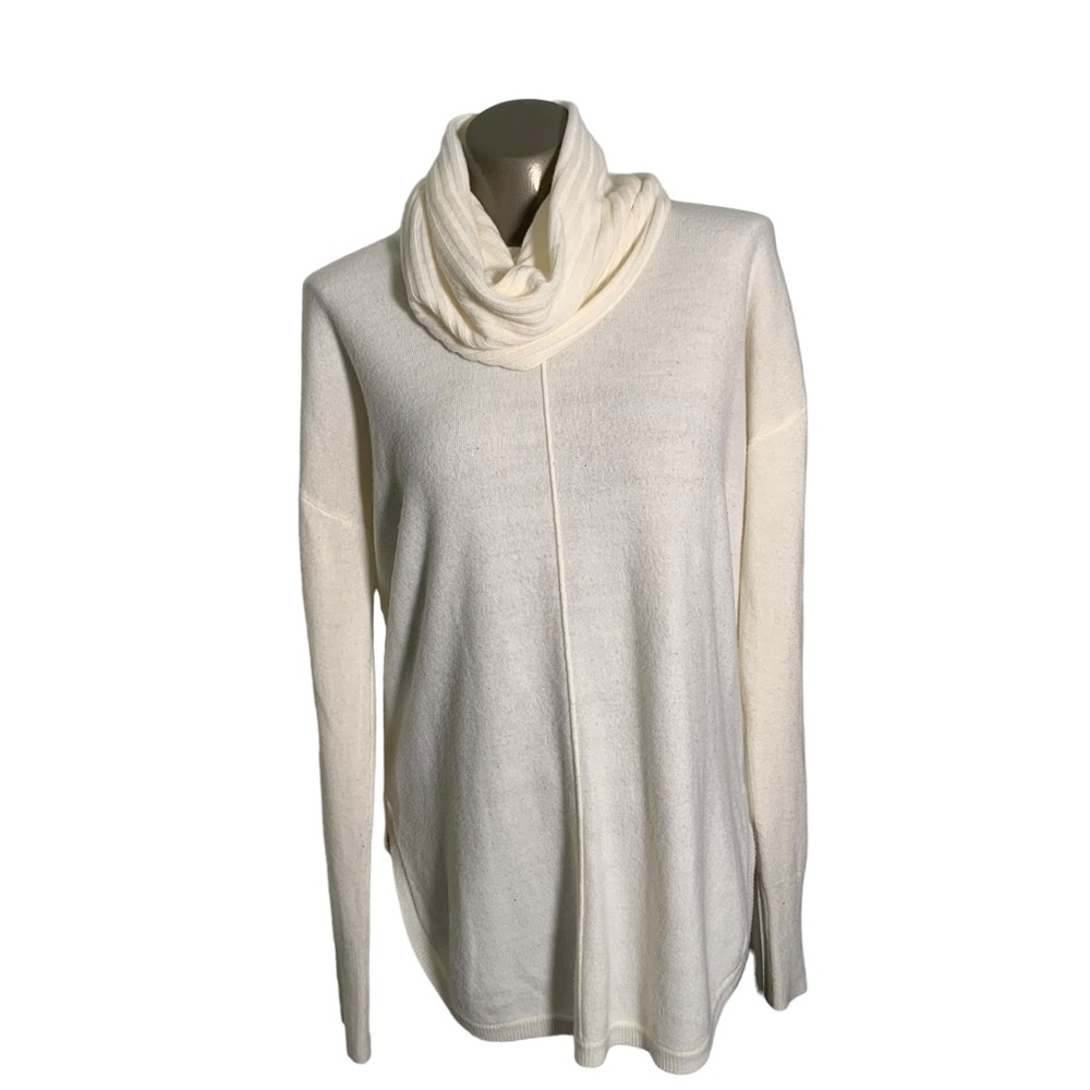 Nordstrom Ralsey turtleneck long sleeve round hem side slits acrylic sweater S